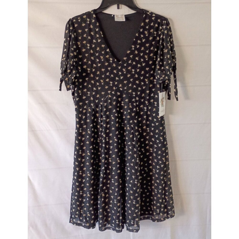 Sirenlily Women's Floral Print Dress Size M V-Neck Tie Sleeve NWT